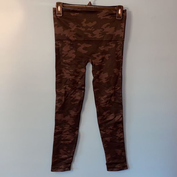Spanx Look at Me Now Seamless Cropped Leggings size Medium camo - Picture 5 of 9